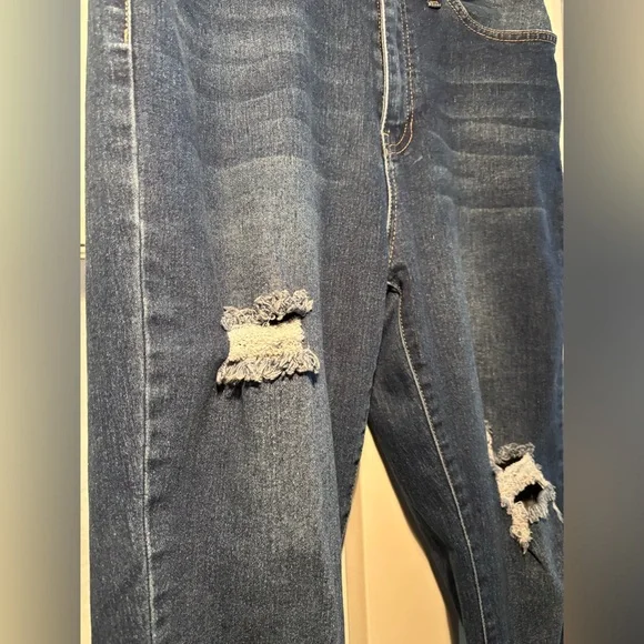 California Vintage | Women Straight Leg Frayed Hem Distressed Jean Pant  11/30 - Picture 5 of 10